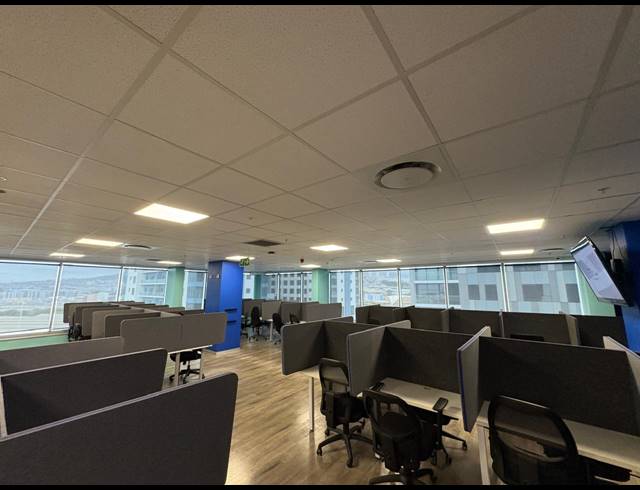 1,660M² OFFICE TO LET IN FORESHORE